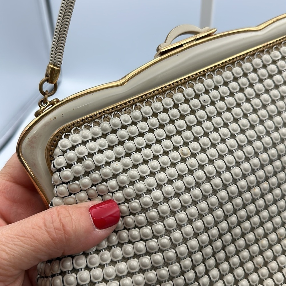 Vintage '70s Oroton Mesh Evening Purse in Gardenia Color - Picture 6 of 14
